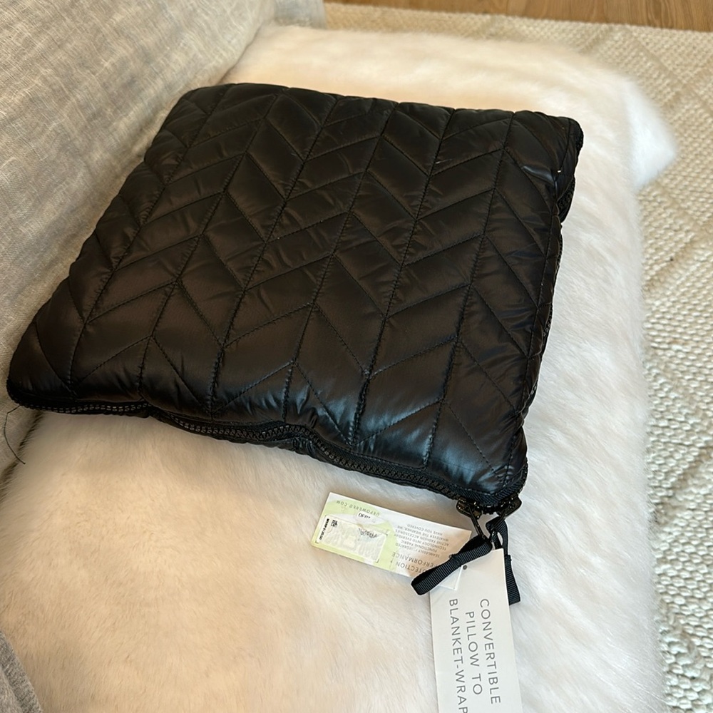 UR Convertible pillow to Blanket/wrap - Picture 6 of 8